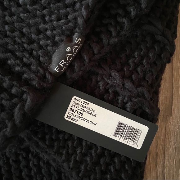 💥$11 — Chunky Cable Knit Infinity Loop scarf - Picture 3 of 4